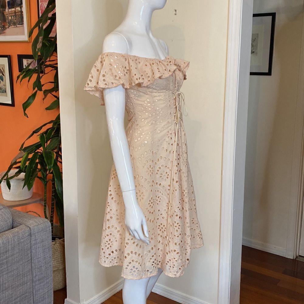 ASTR the Label Joyce Light Peach Eyelet Lace Off-the-Shoulder Dress Size Small - Picture 5 of 11